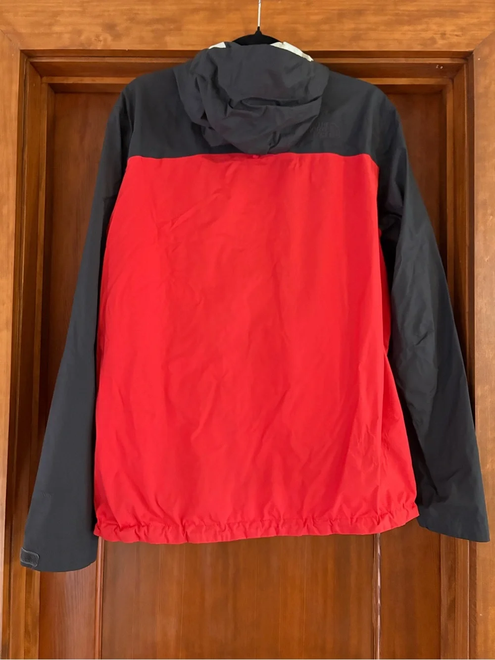 The North Face Men's Venture 2 DryVent Technology Jacket Black & Red Size M